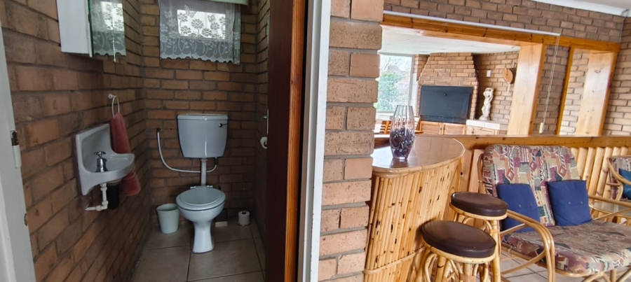 5 Bedroom Property for Sale in Pellissier Free State